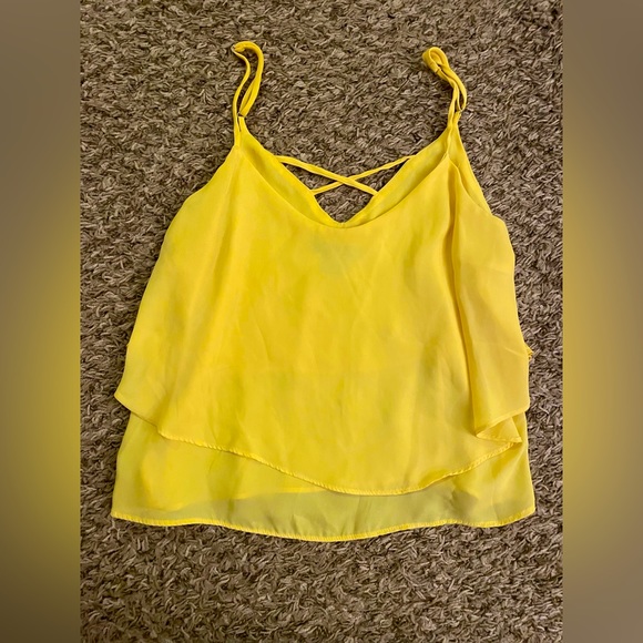 Flattering flowy sexy top! - Picture 1 of 3